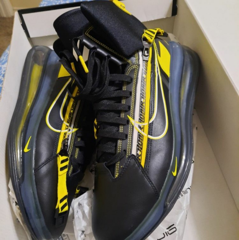 NIKE 720 SIZE 12
